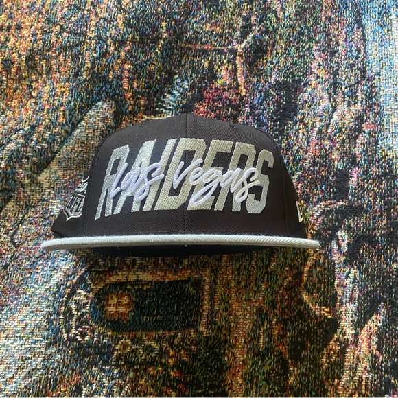 LAS VEGAS RAIDERS NFL New Era 59FIFTY 2022 DRAFT ON-STAGE Fitted Hat 7 3/8" $44 - Picture 1 of 6